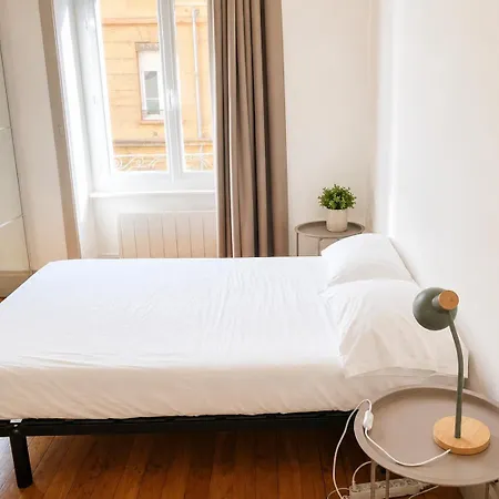 Le Jayet-face Em Apartment